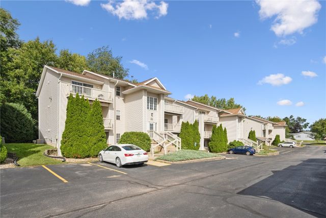 3509 E Avenue NW D, Cedar Rapids, IA 52405