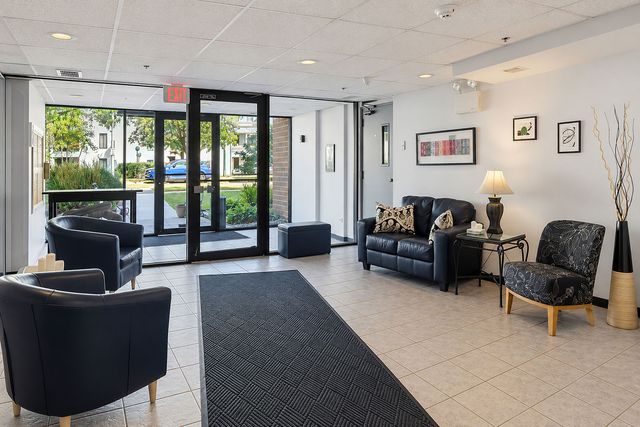 355 W Miner Street 1A, Arlington Heights, IL 60005
