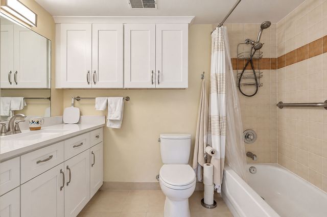 355 W Miner Street 1A, Arlington Heights, IL 60005