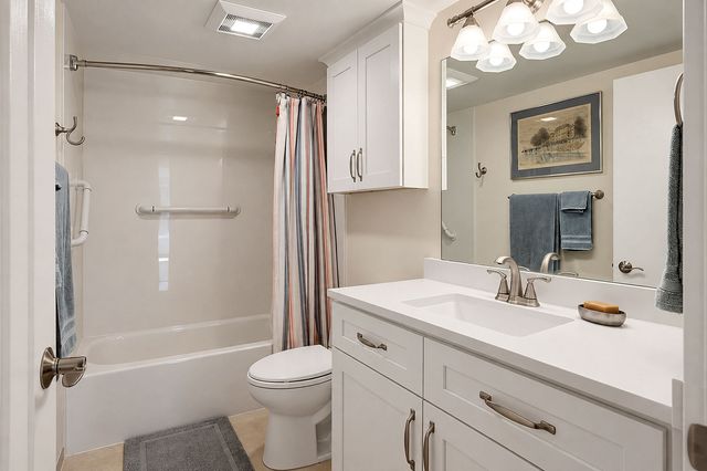 355 W Miner Street 1A, Arlington Heights, IL 60005