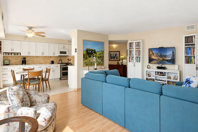 355 W Miner Street 1A, Arlington Heights, IL 60005