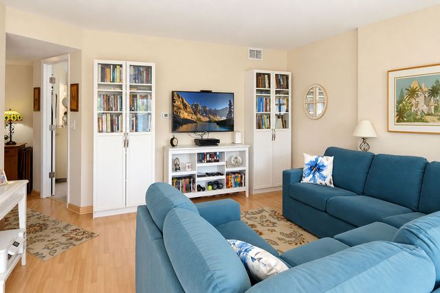 355 W Miner Street 1A, Arlington Heights, IL 60005