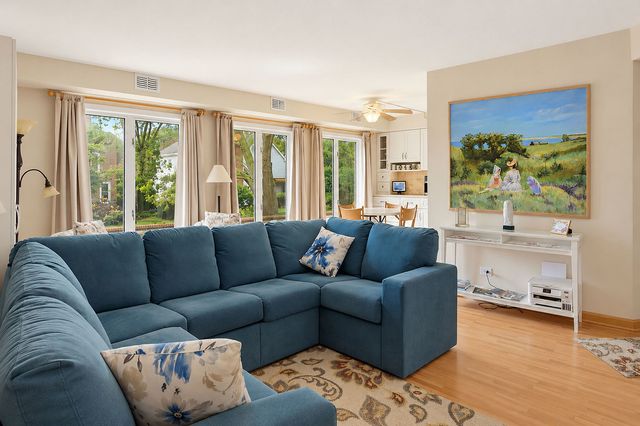 355 W Miner Street 1A, Arlington Heights, IL 60005
