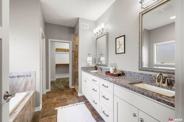 3120 W Covered Bridge Drive, Lincoln, NE 68523