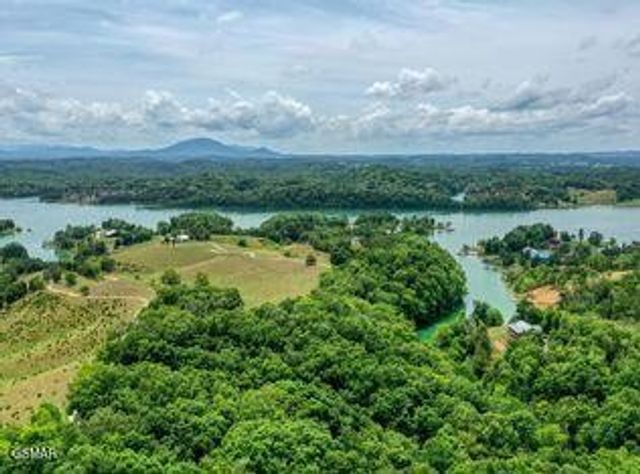 2644 East Flat Creek Boulevard, Sevierville, TN 37876