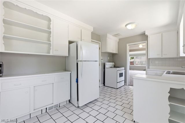 2341 Warrensville Center Road, University Heights, OH 44118