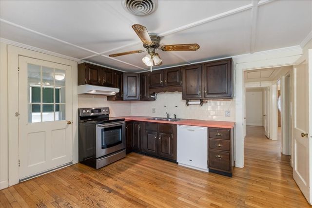 8 Luzitania Ave, Gloucester, MA 01930