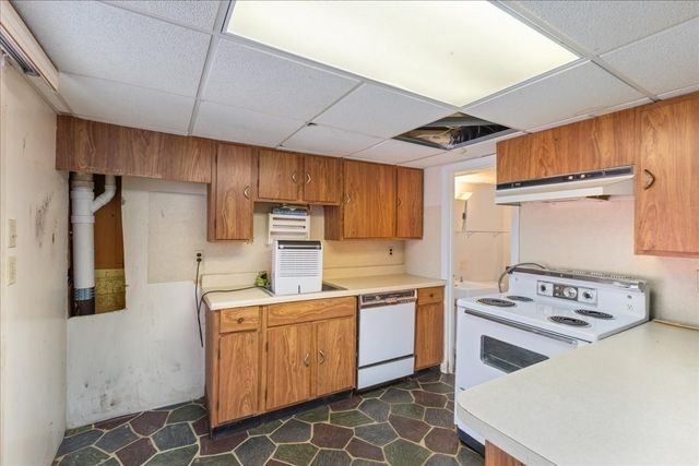 8 Luzitania Ave, Gloucester, MA 01930