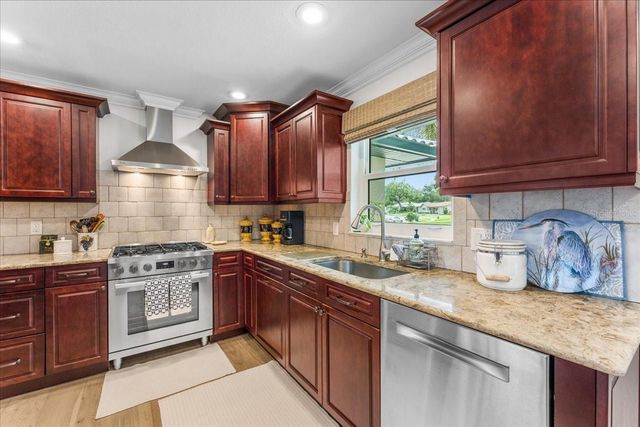 6710 121ST STREET, Seminole, FL 33772