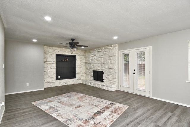 1028 N 3rd Street East, Jenks, OK 74037