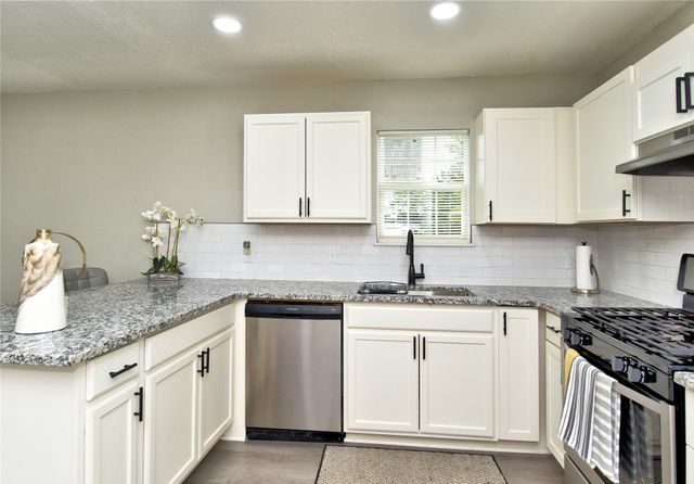 1028 N 3rd Street East, Jenks, OK 74037