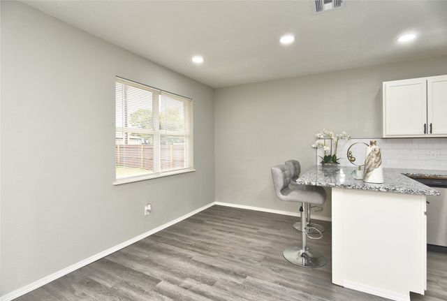 1028 N 3rd Street East, Jenks, OK 74037