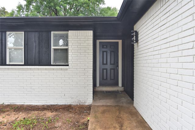 1028 N 3rd Street East, Jenks, OK 74037