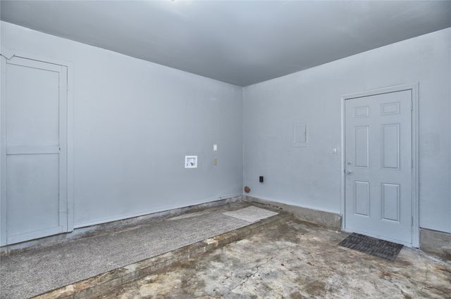 1028 N 3rd Street East, Jenks, OK 74037