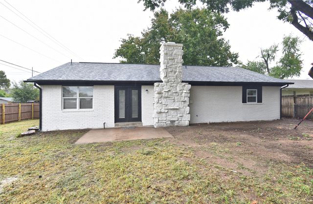 1028 N 3rd Street East, Jenks, OK 74037