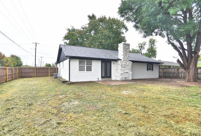 1028 N 3rd Street East, Jenks, OK 74037