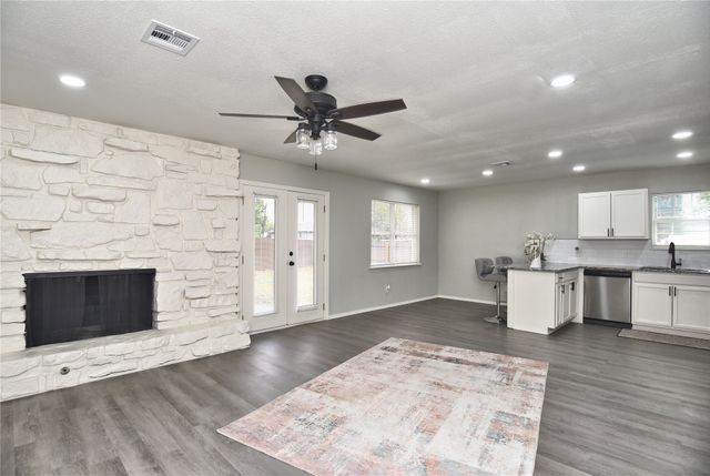 1028 N 3rd Street East, Jenks, OK 74037