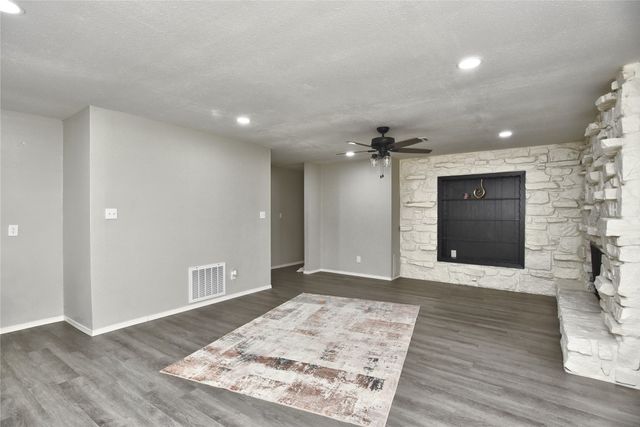 1028 N 3rd Street East, Jenks, OK 74037