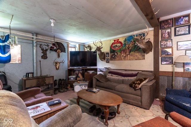 444 N Dry Run Road, Veedersburg, IN 47987