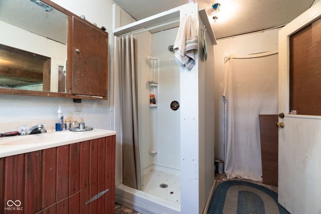 444 N Dry Run Road, Veedersburg, IN 47987