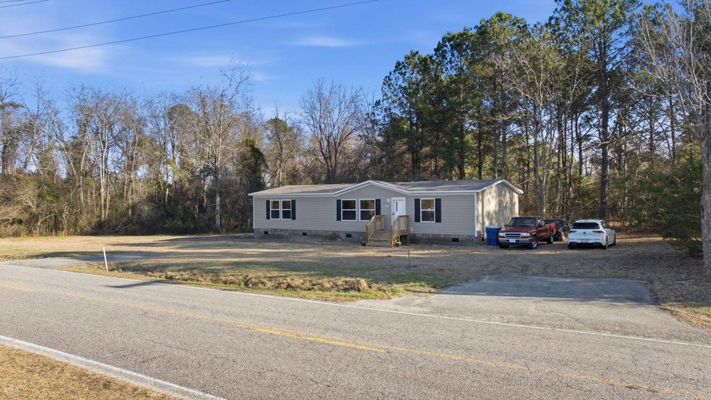 5772 Valley Forge Rd., Aynor, SC 29511