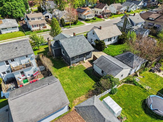 408 Kenwood Street NE, Grand Rapids, MI 49505
