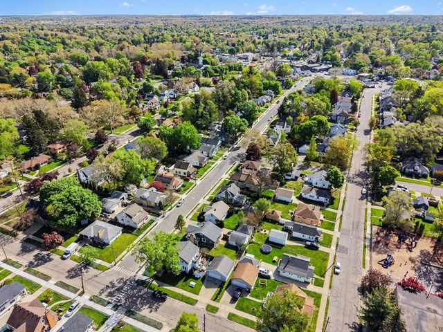 408 Kenwood Street NE, Grand Rapids, MI 49505