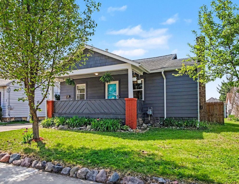 408 Kenwood Street NE, Grand Rapids, MI 49505