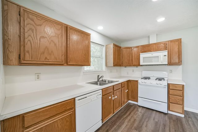 1021 N Sunset Drive, Pearland, TX 77581