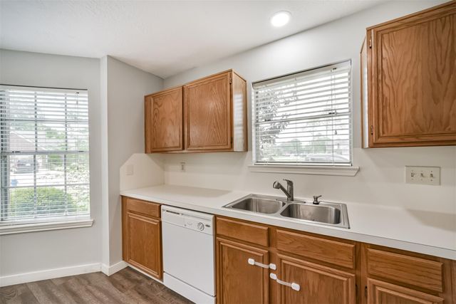 1021 N Sunset Drive, Pearland, TX 77581