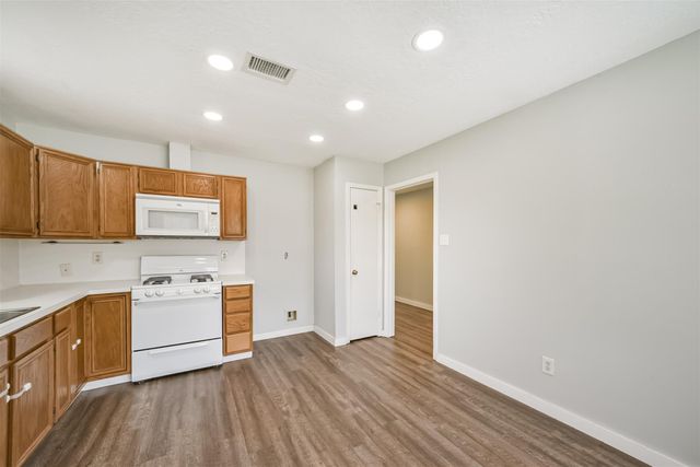 1021 N Sunset Drive, Pearland, TX 77581