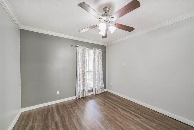 1021 N Sunset Drive, Pearland, TX 77581