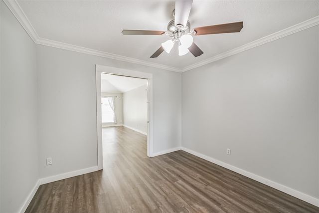 1021 N Sunset Drive, Pearland, TX 77581