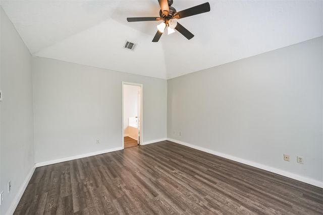 1021 N Sunset Drive, Pearland, TX 77581