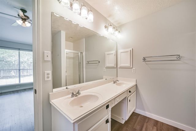 1021 N Sunset Drive, Pearland, TX 77581