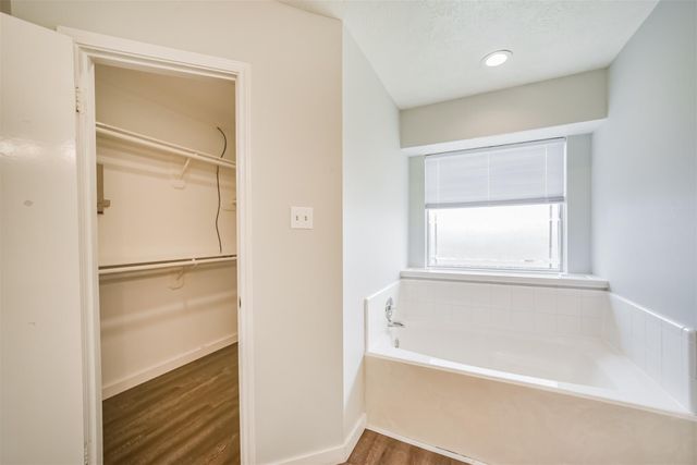 1021 N Sunset Drive, Pearland, TX 77581