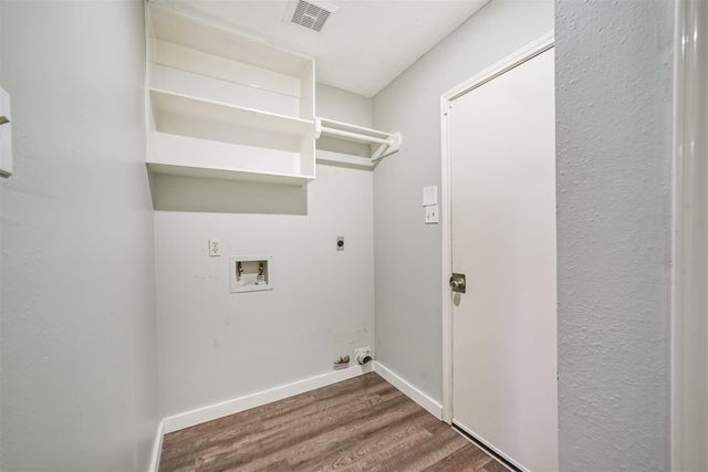 1021 N Sunset Drive, Pearland, TX 77581