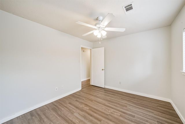 1021 N Sunset Drive, Pearland, TX 77581