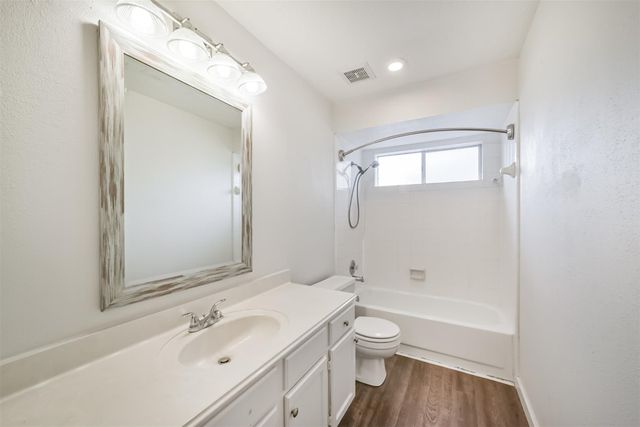 1021 N Sunset Drive, Pearland, TX 77581