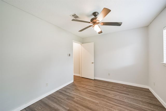 1021 N Sunset Drive, Pearland, TX 77581