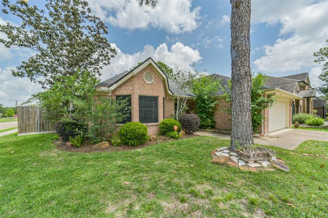 1021 N Sunset Drive, Pearland, TX 77581