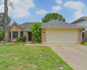 1021 N Sunset Drive, Pearland, TX 77581