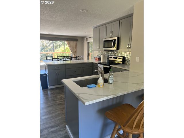 15546 Se GREEN HILLS Ct, Happy Valley, OR 97086