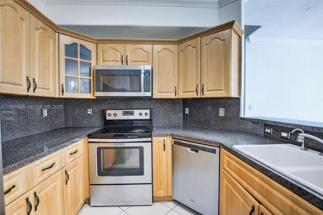 3306 SW 171st Ter, Miramar, FL 33027