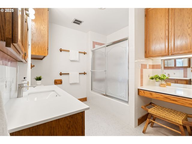 9625 Sw 130TH Ave, Beaverton, OR 97008