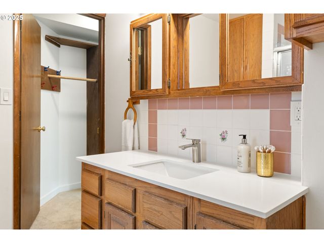 9625 Sw 130TH Ave, Beaverton, OR 97008