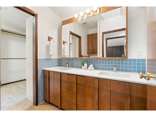 9625 Sw 130TH Ave, Beaverton, OR 97008