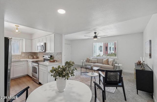 4728 E BELLEVIEW Street, Phoenix, AZ 85008