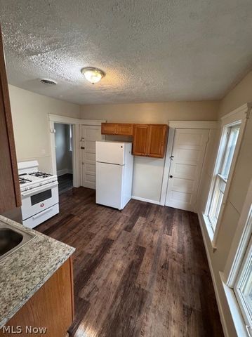 9521 Macon Avenue, Cleveland, OH 44102