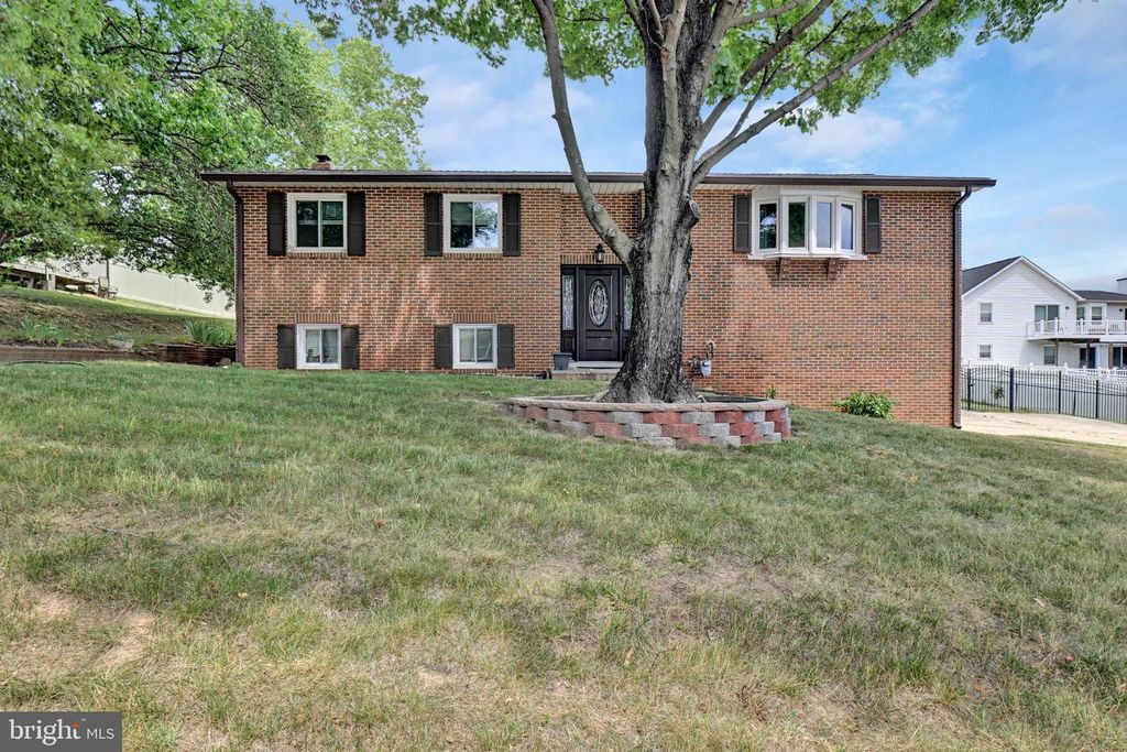 1409 2ND ST, Lanham, MD 20706